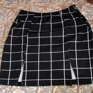 black and white patterned shein skirt - size xs